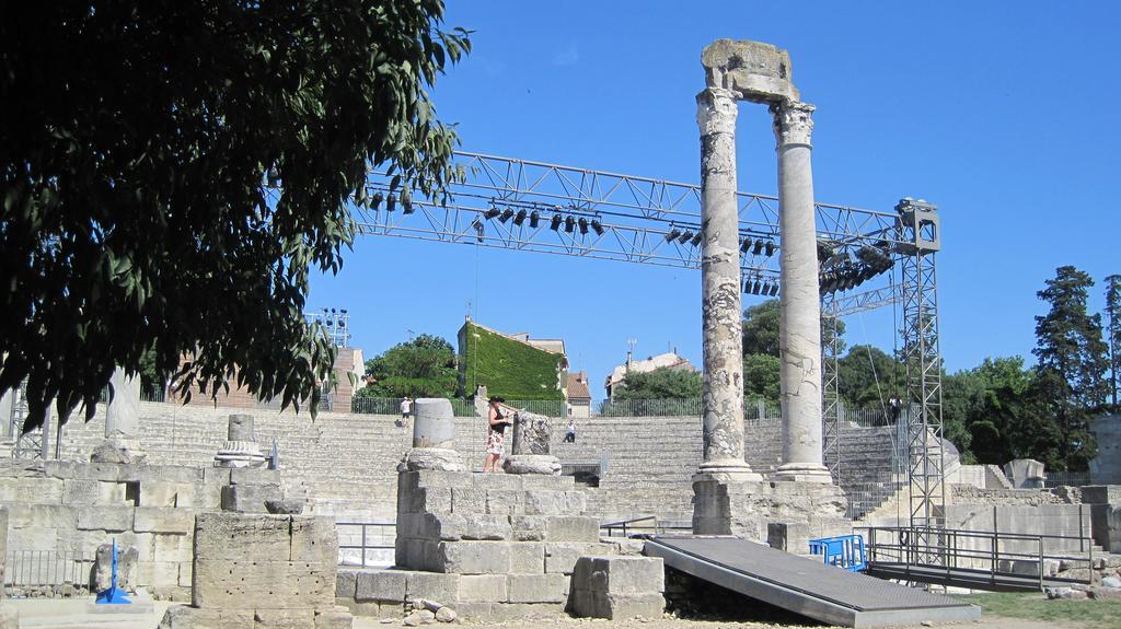 Le Nid Des Arenes Arles Exterior foto
